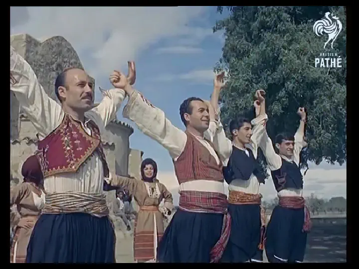 Στο προαύλιο της Αγγελόκτιστης - Πάσχα 1965